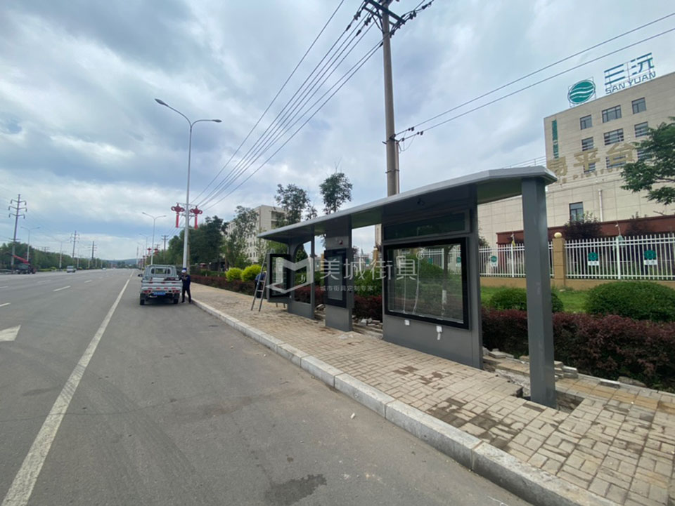 遼寧候車亭安裝現(xiàn)場圖 遼寧候車亭安裝現(xiàn)場圖